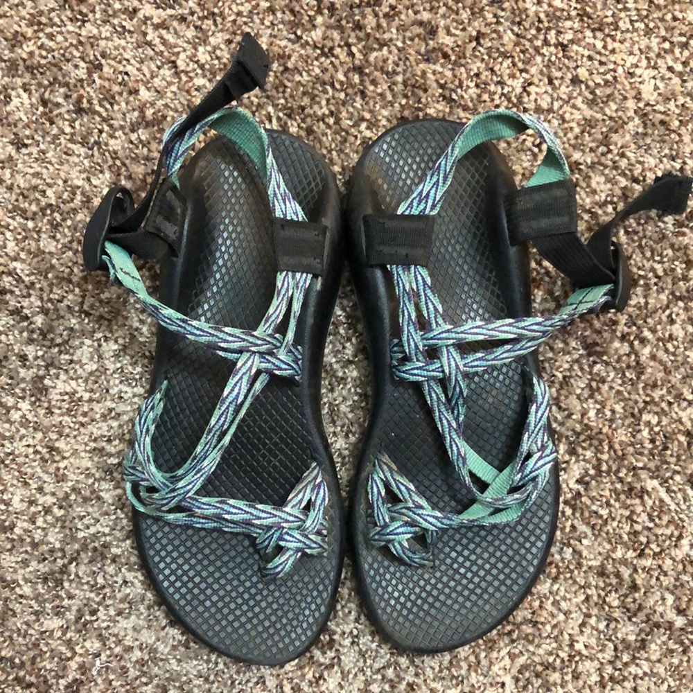 well loved authentic Chacos